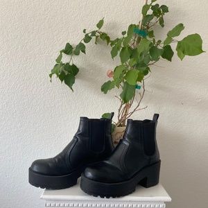 Black thick ankle rocker boots 🖤❤️‍🔥